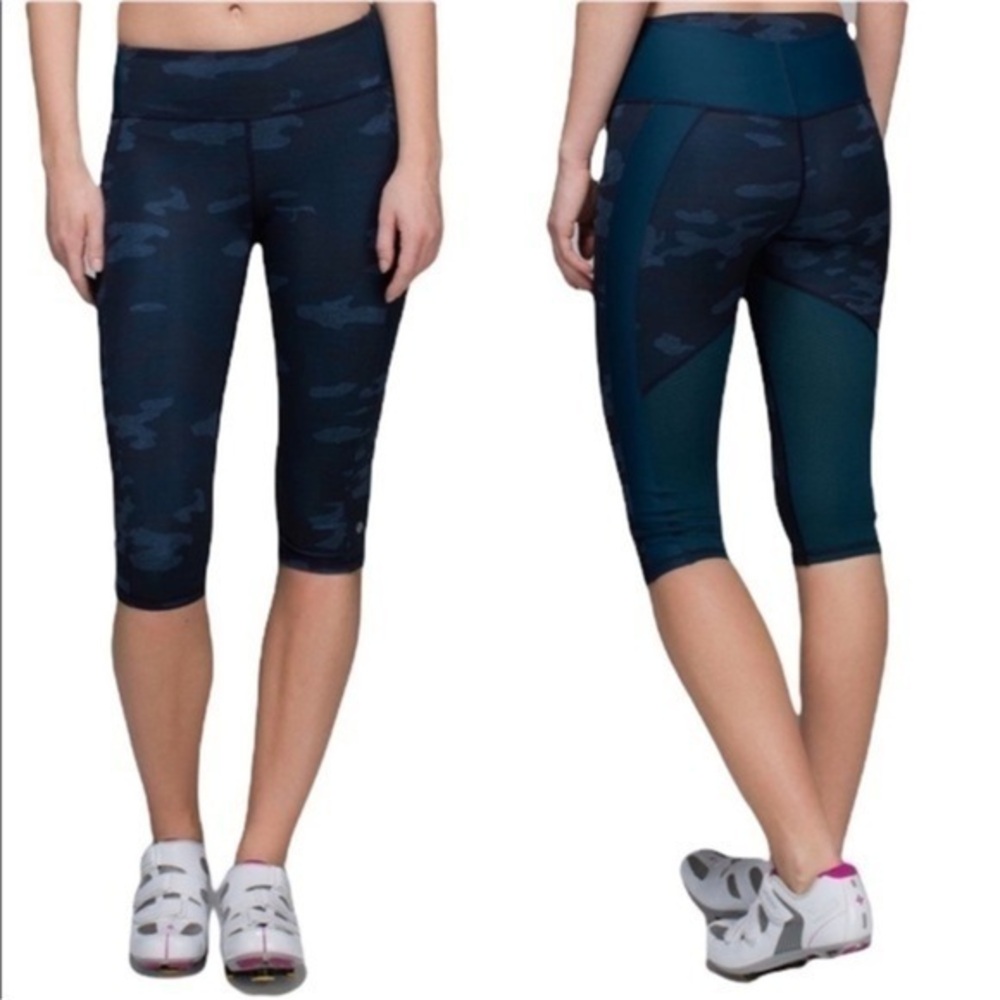 Lululemon Camo Leggings - Clip-in Crop - Alberta Lake Navy Blue - sz 4